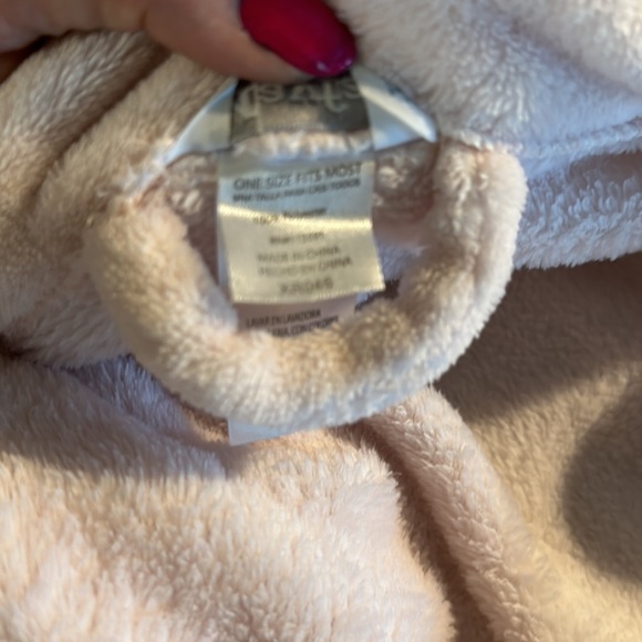 Pink fluffy robe - Picture 6 of 6